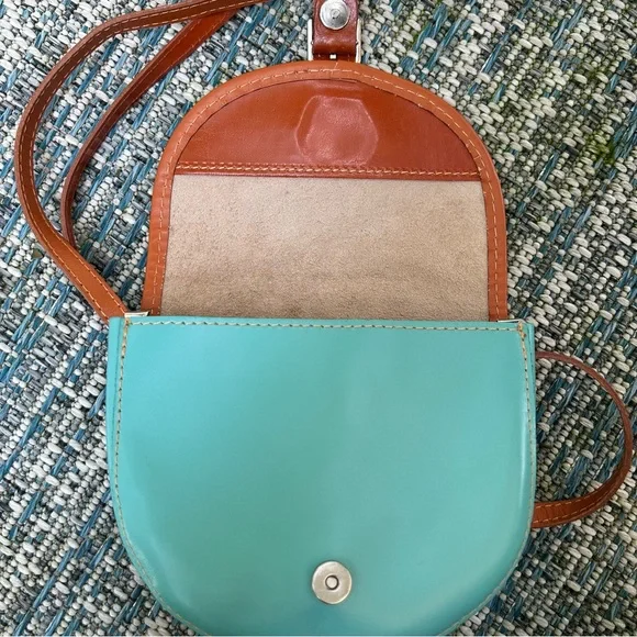 Vera Pelle Aqua Leather Crossbody Travel Bag - Picture 6 of 13